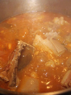 Una foto de Guiso de costillas con garbanzos