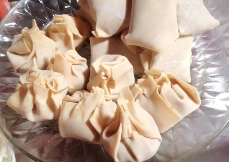 Pangsit isi kornet pedas