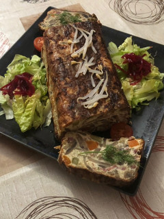 Una foto de Pastel de champiñones con trigueros y zanahoria