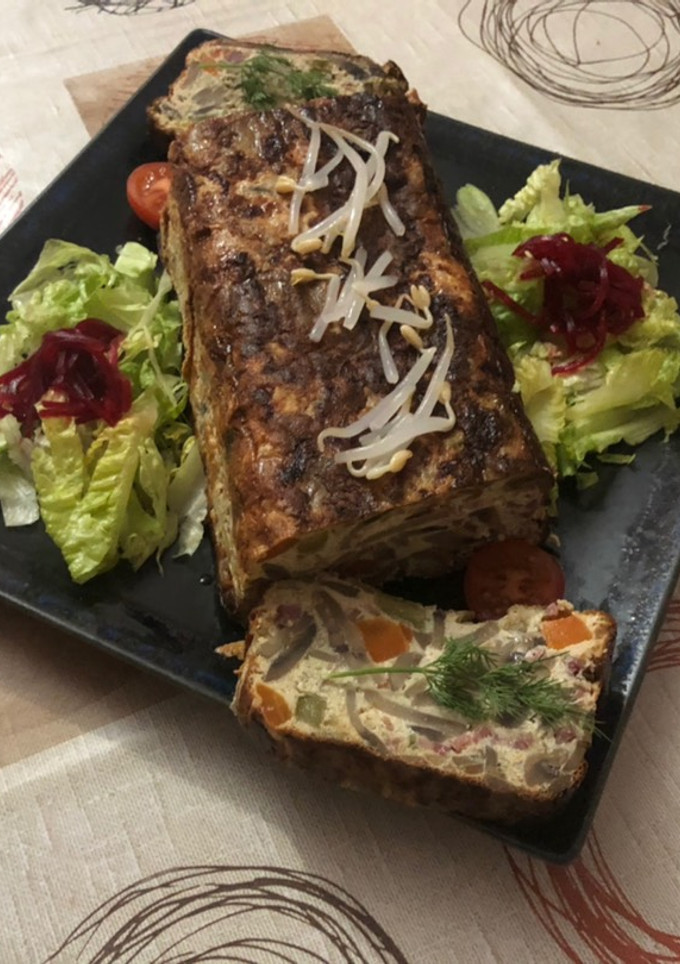 Una foto de Pastel de champiñones con trigueros y zanahoria