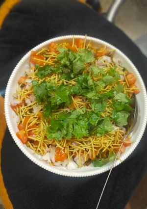 મગ મઠ ભેળ (Moong Moth Beans Bhel Recipe In Gujarati) રેસીપી મુખ્ય ફોટો