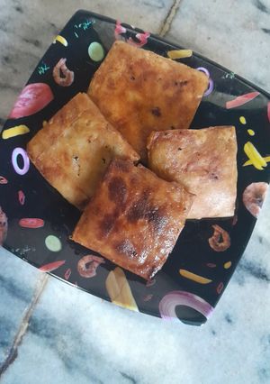 A picture of Aloo matar patties.