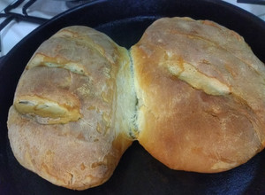 Una foto de Pan casero, súper esponjoso y fácil de hacer. Sin masa madre