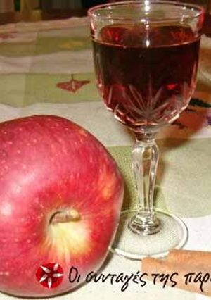 A picture of Apple liqueur.