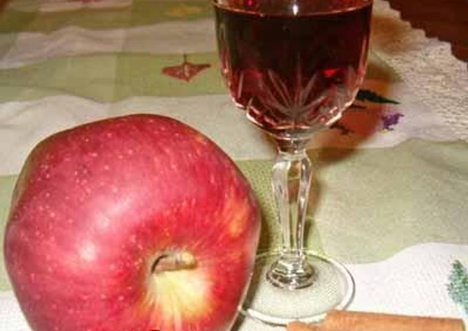 Apple liqueur