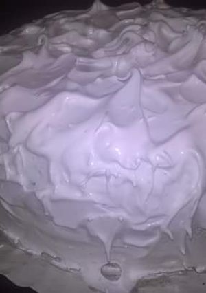 Una foto de Torta matera de vainilla 1234 con baño de merengue suizo