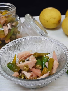 अदरक और हरी मिर्च का इंस्टेंट अचार (adrak aur hari mirch ka instant achar recipe in Hindi) रेसिपी मुख्य फोटो