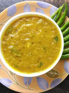 झणझणीत मिरच्यांची भाजी (विदर्भ स्पेशल) (mirchyanchi bhaji recipe in marathi) रेसिपी चे मुख्य फोटो