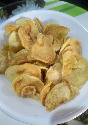 आलू चिप्स (Aloo chips recipe in Hindi) रेसिपी मुख्य फोटो