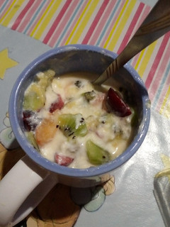 Una foto de Fruta con yogur