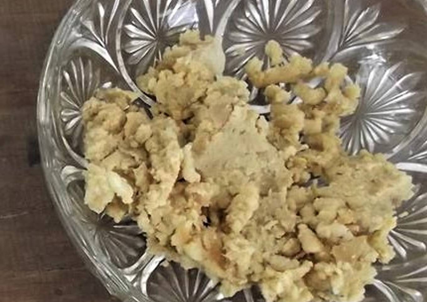 Masa para tamal de la candelaria con cacahuate y dulces cristalizados