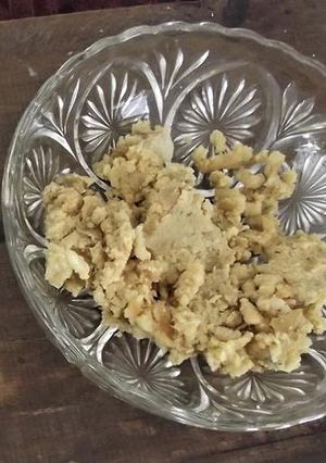 Una foto de Masa para tamal de la candelaria con cacahuate y dulces cristalizados
