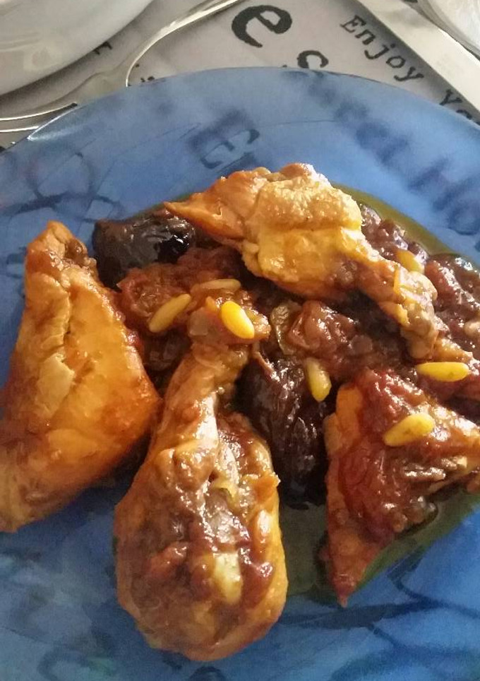Una foto de Pollo con ciruelas y Pedro Ximenez