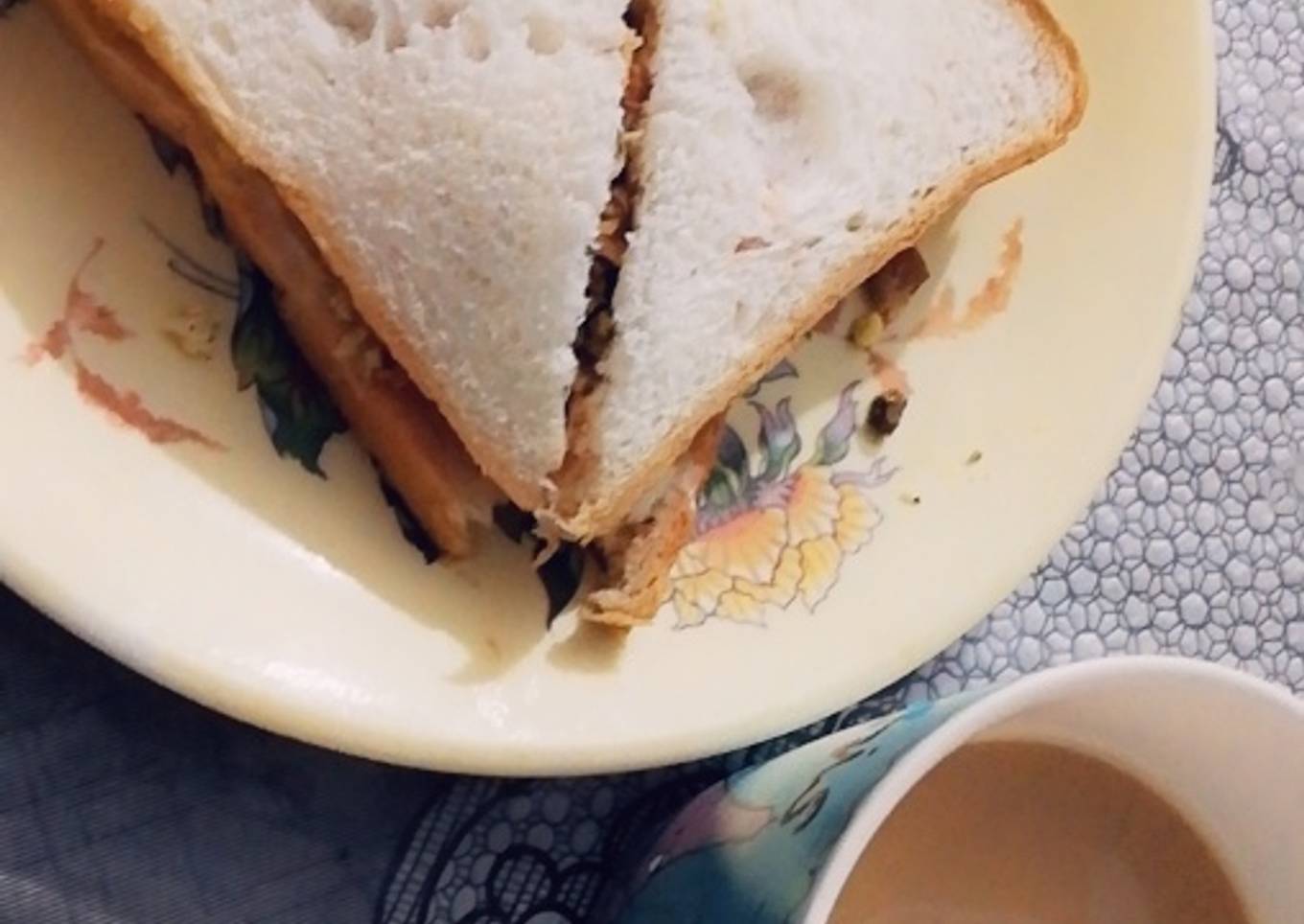Egg chicken sandwich