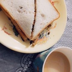 A picture of Egg chicken sandwich.
