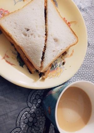 A picture of Egg chicken sandwich.