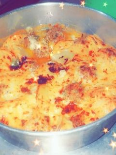 صورة لوصفة صينيه بطاطس باللحمه المفرومة والبشاميل والموتزاريلا 😋
