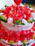 Torta naked con crema diplomatica all'arancia Tappeto di fragole