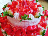 Torta naked con crema diplomatica all'arancia Tappeto di fragole
