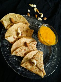 ડ્રાય ફ્રુટ પરાઠા (Dra fruits paratha recipe in gujarati) રેસીપી મુખ્ય ફોટો