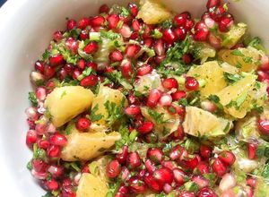 Una foto de Salsa de naranja con granada y cilantro 🌿