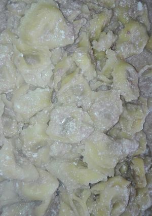 Una foto de Cappelletti con prosciutto crudo (pasta rellena)