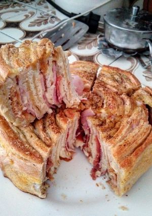 Una foto de Rosa de Fiambre. (sándwich enrollado al horno)