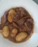 Carrillada en salsa con patatas