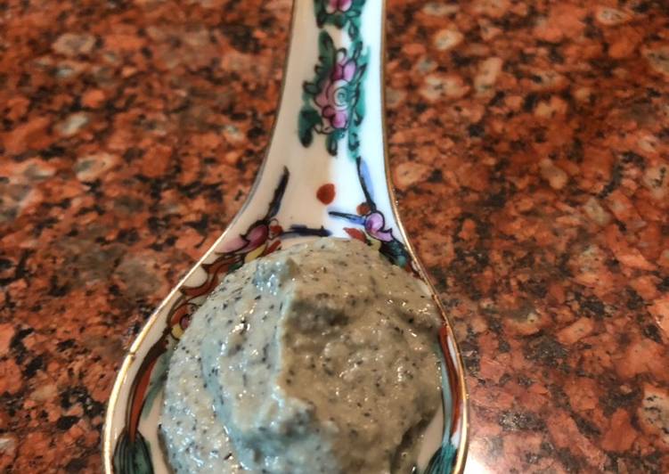 Hummus de garbanzo y sésamo negro