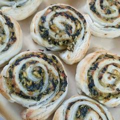 A picture of Palak paneer pinwheel samose.