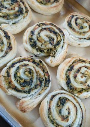 A picture of Palak paneer pinwheel samose.