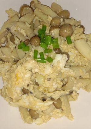รูปของ เห็ดยานางิผัดไข่ (Stir-Fried Yanagi Mushrooms with Eggs)