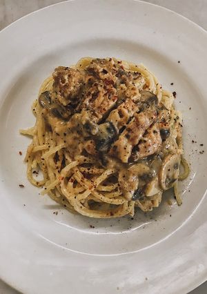 Foto resep Creamy Garlic Chicken Breast with Spaghetti Carbonara