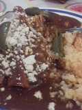Enmoladas  mexicanas con polvo de camarón, con relleno de atún de lata y puré a lo ranchero