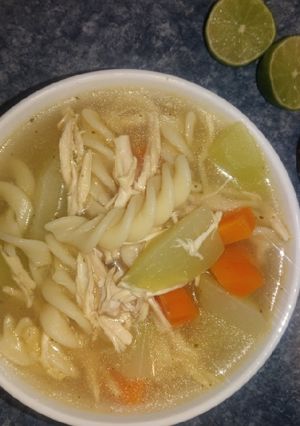 Una foto de Sopa de pollo para el alma
