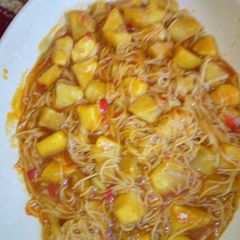 A picture of Suppergetti jollouf with sweet potatoes.