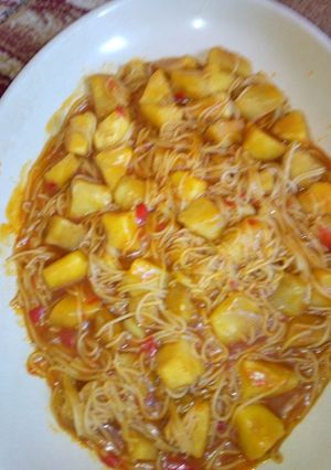 A picture of Suppergetti jollouf with sweet potatoes.