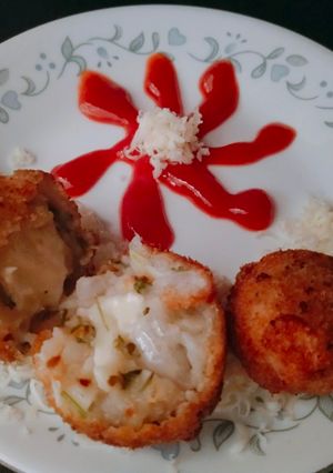 A picture of Cheesy Potato balls.