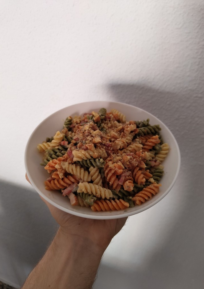 Una foto de Pasta con Gorgonzola, nueces y bacon