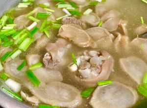 Hình của món Chân giò heo hầm củ cải muối.