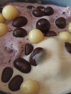 Una foto de Helado de plátano y arándanos