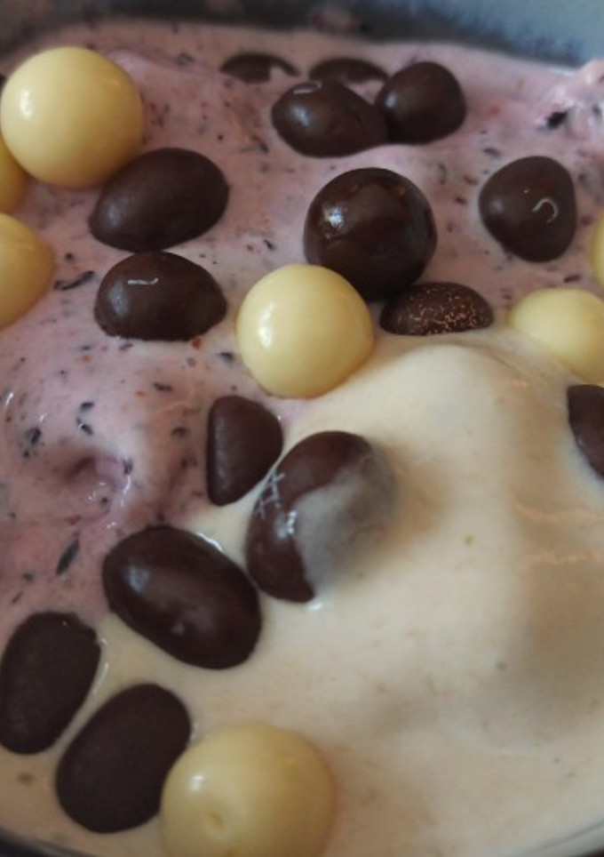Una foto de Helado de plátano y arándanos