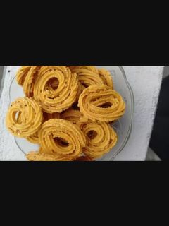 ચોખા ના લોટ ની ચકરી (Rice Flour Chakri Recipe In Gujarati) રેસીપી મુખ્ય ફોટો