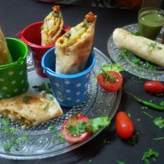 A picture of Bhujiya kathi roll.