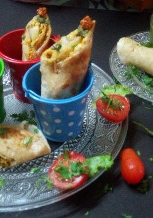A picture of Bhujiya kathi roll.