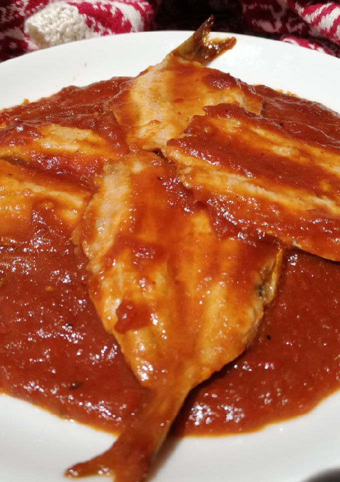 Una foto de Cazuela de sardinas en salsa