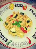 Penne mit Tomate und Zucchini