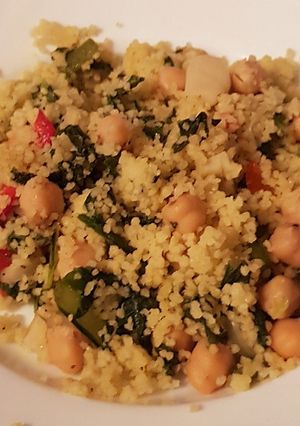 Una foto de Cuscús con verduras y garbanzos