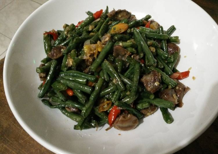 Cara mudah meracik Tumis Kacang Panjang Ati Ampela yang Lezat