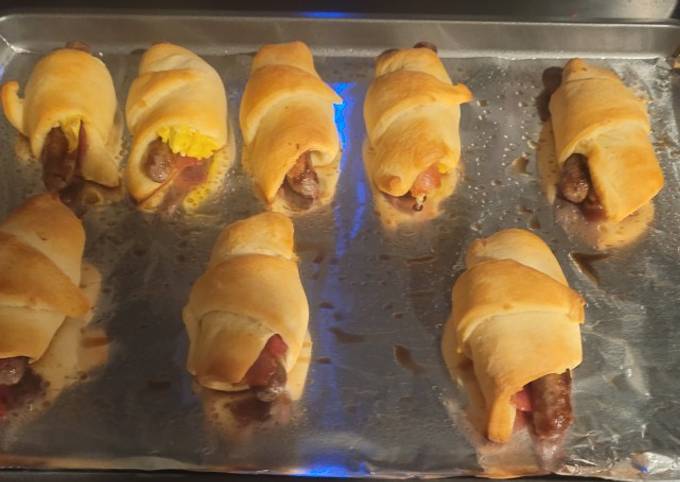 Breakfast crescent rolls